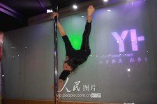 博白钢管舞女神(女星钢管舞)