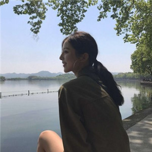 博白私人伴游网带你看到天际，白色盐湖无际，蓝色天空无边
