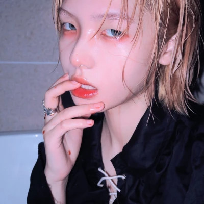 博白伴游女生樱花漫舞的资料