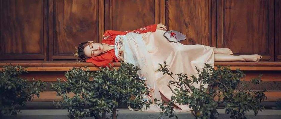 包罗本地私家伴游蜜斯神色大变的词条